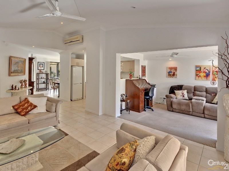 8 Spinifex Place, Twin Waters QLD 4564