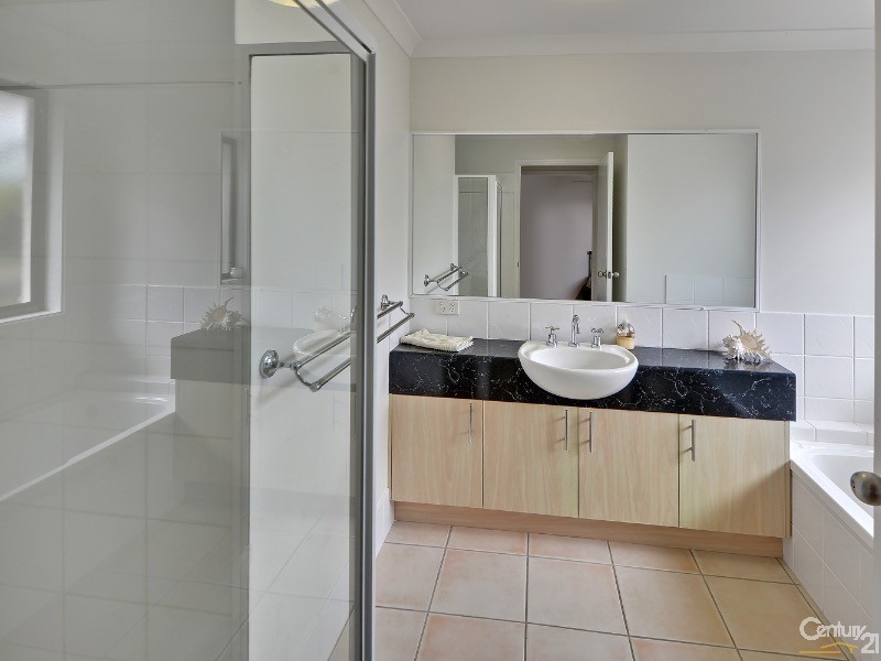 8 Spinifex Place, Twin Waters QLD 4564