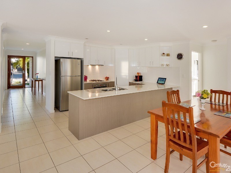 26 Ameen Circuit, Mudjimba QLD 4564