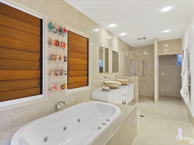 7 Hetherington Drive, Twin Waters QLD 4564