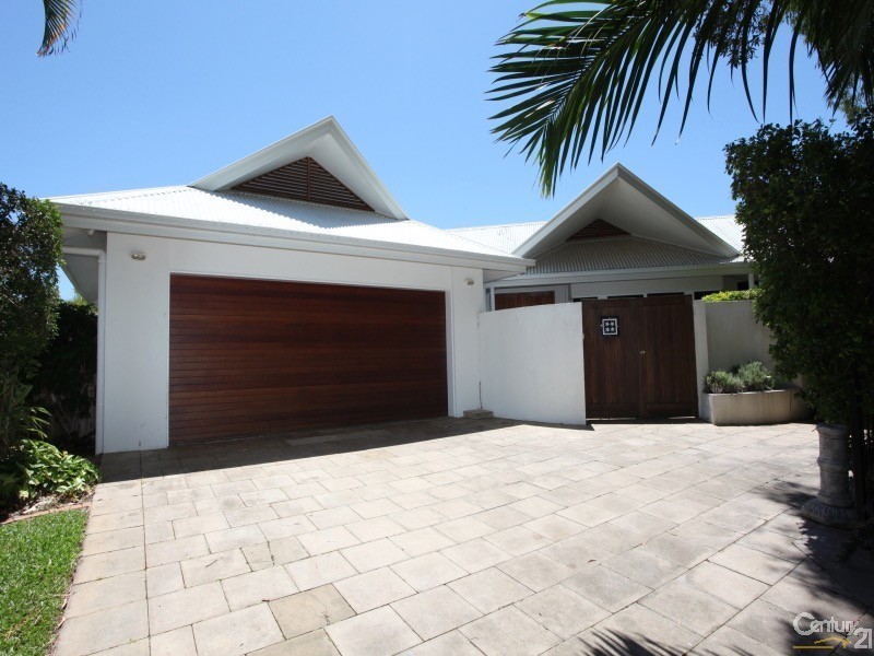 13 Glenwood Place, Twin Waters QLD 4564