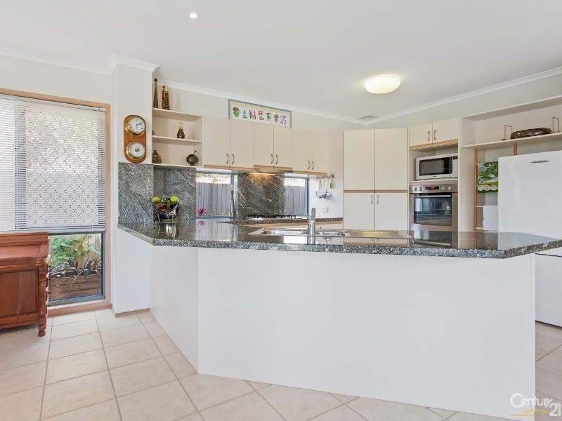 19 Tamarind Place, Twin Waters QLD 4564