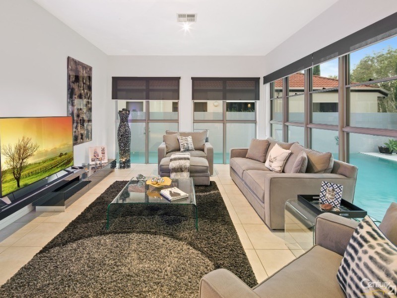 11 Hetherington Drive, Twin Waters QLD 4564
