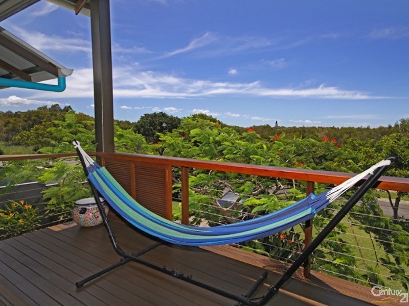 1 North Beach Place, Mudjimba QLD 4564