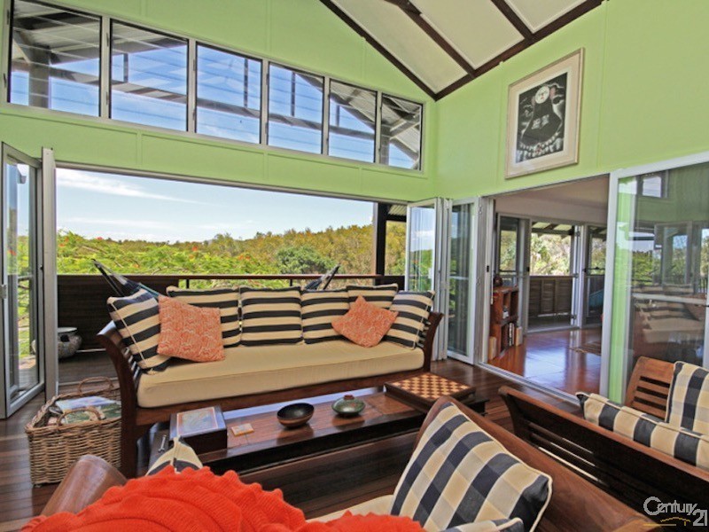 1 North Beach Place, Mudjimba QLD 4564