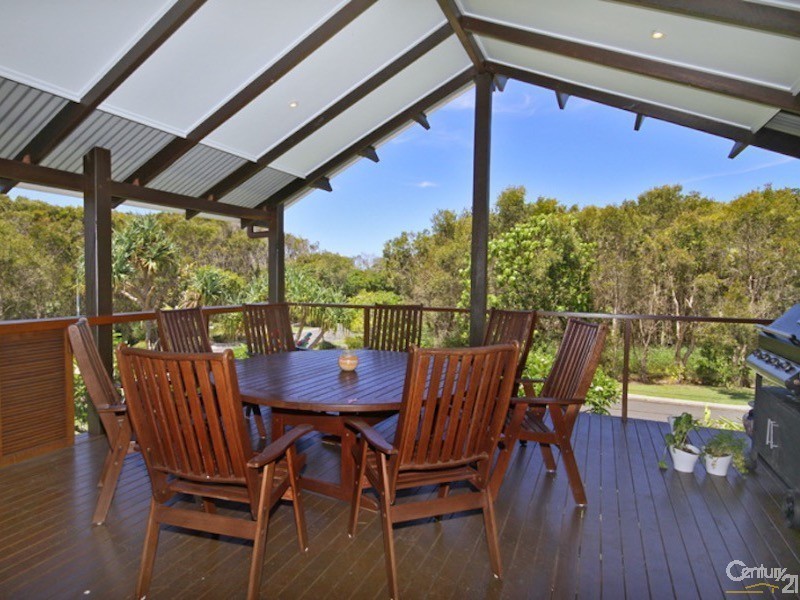 1 North Beach Place, Mudjimba QLD 4564