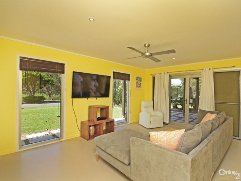 1 North Beach Place, Mudjimba QLD 4564