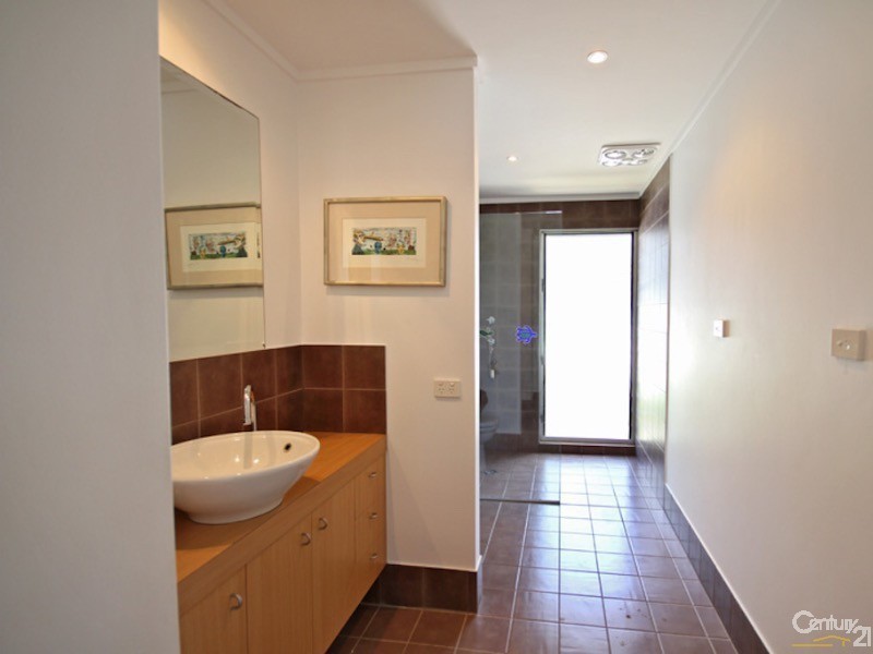 1 North Beach Place, Mudjimba QLD 4564