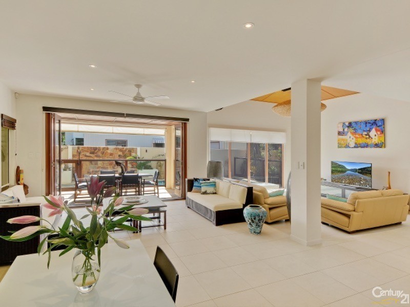 63 Mudjimba Esplanade, Mudjimba QLD 4564