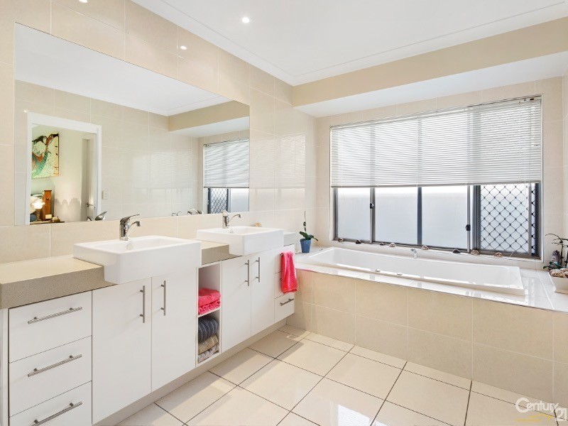 20 Hetherington Drive, Twin Waters QLD 4564