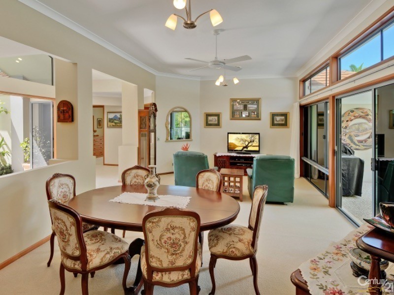 71 Stillwater Dr, Twin Waters QLD 4564