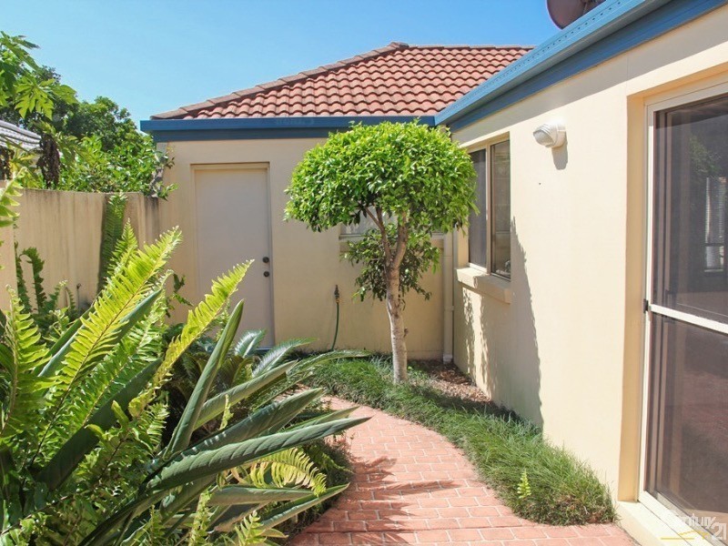 8 Watergum Place, Twin Waters QLD 4564