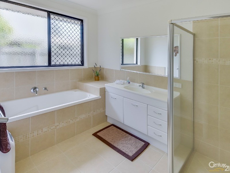 7 Pampling Place, Twin Waters QLD 4564