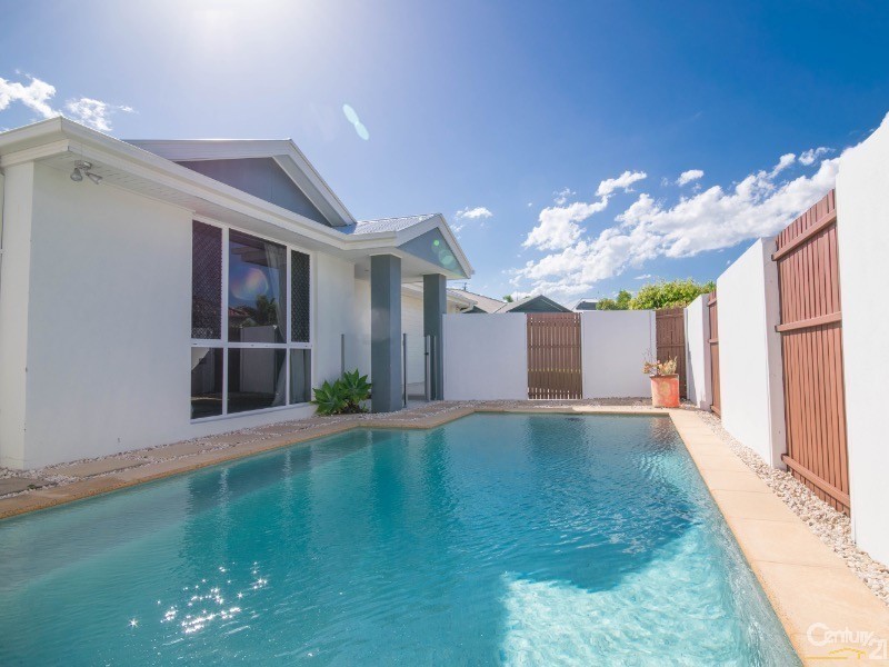 6 Oyster Court, Twin Waters QLD 4564