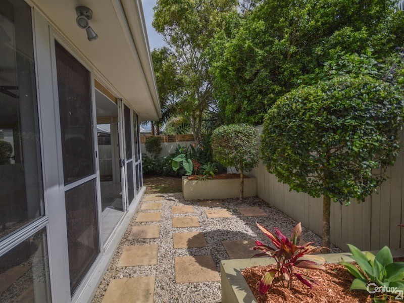 6 Oyster Court, Twin Waters QLD 4564