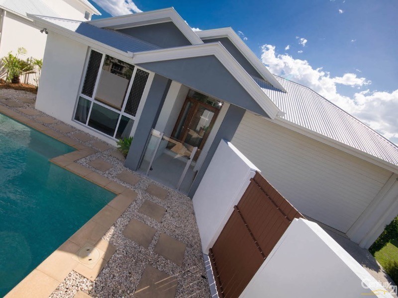 6 Oyster Court, Twin Waters QLD 4564