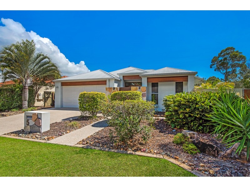 5 Baker-Finch Place, Twin Waters QLD 4564