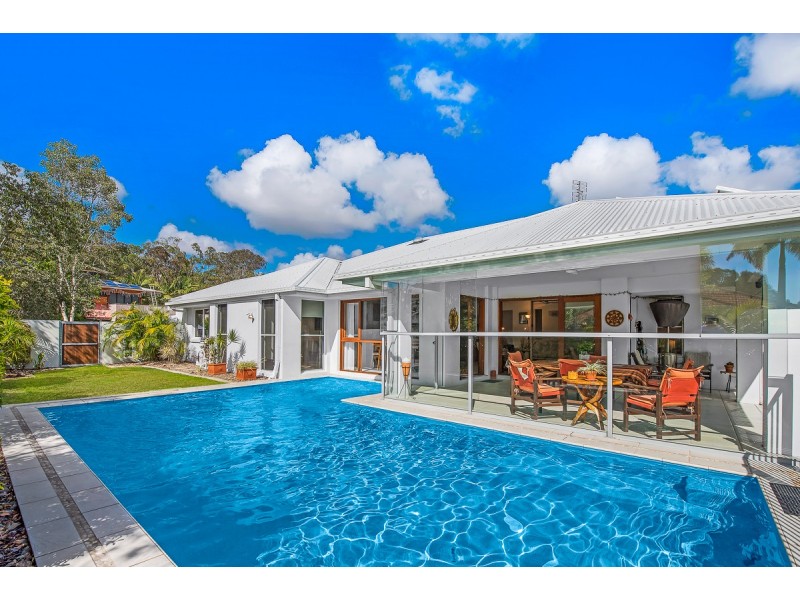 5 Baker-Finch Place, Twin Waters QLD 4564