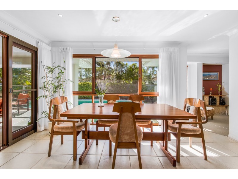5 Baker-Finch Place, Twin Waters QLD 4564