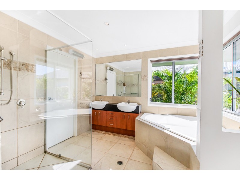 5 Baker-Finch Place, Twin Waters QLD 4564