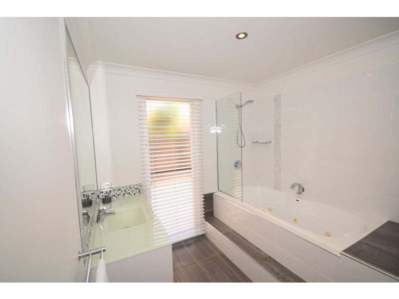 2 Merkara Crescent, Twin Waters QLD 4564