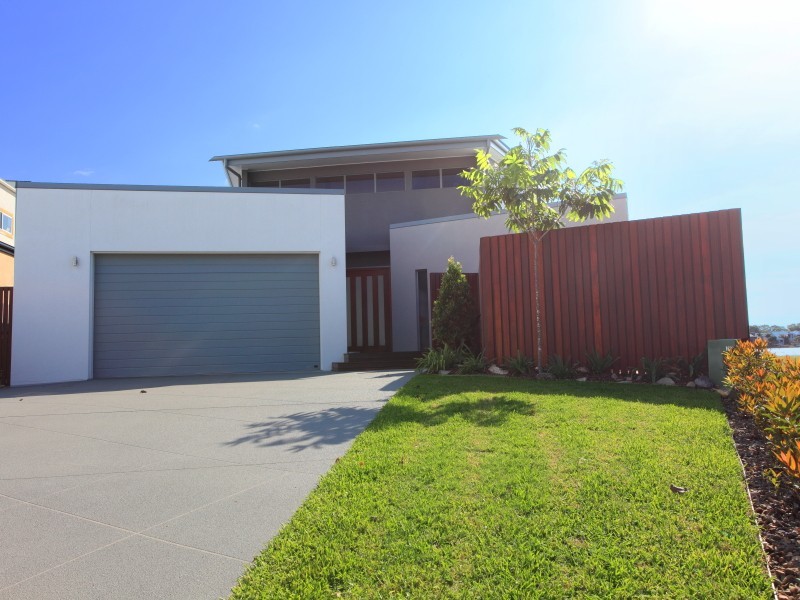 12 Waterfront Court, Twin Waters QLD 4564