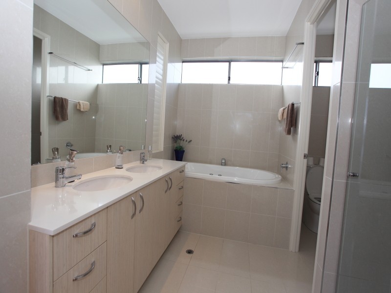 12 Waterfront Court, Twin Waters QLD 4564