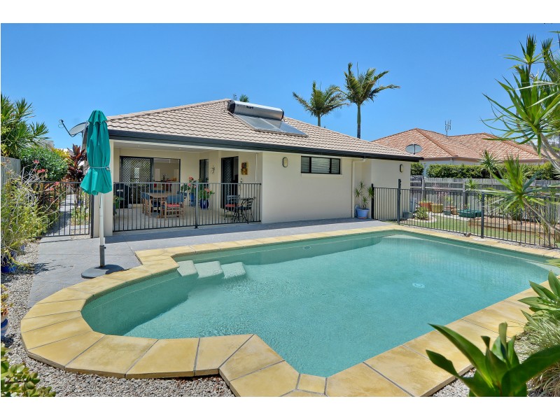 3 Staysail Place, Twin Waters QLD 4564