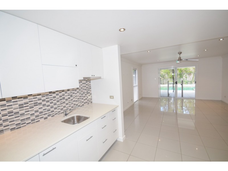2 Merkara Cr, Twin Waters QLD 4564