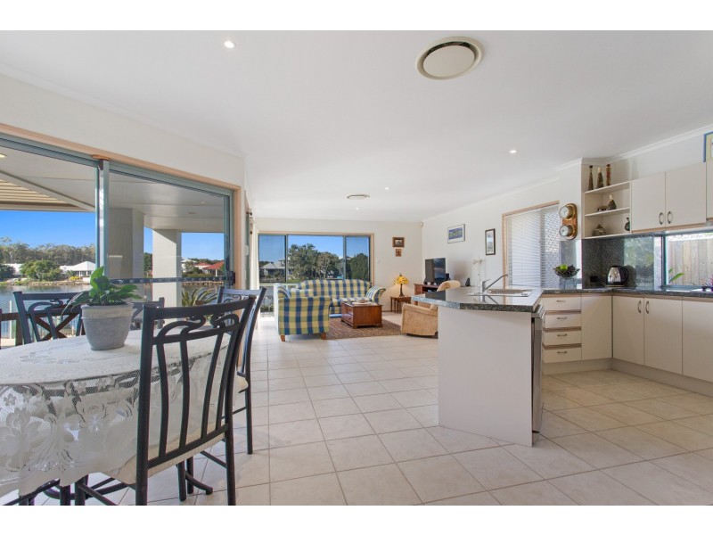 19 Tamarind Pl, Twin Waters QLD 4564