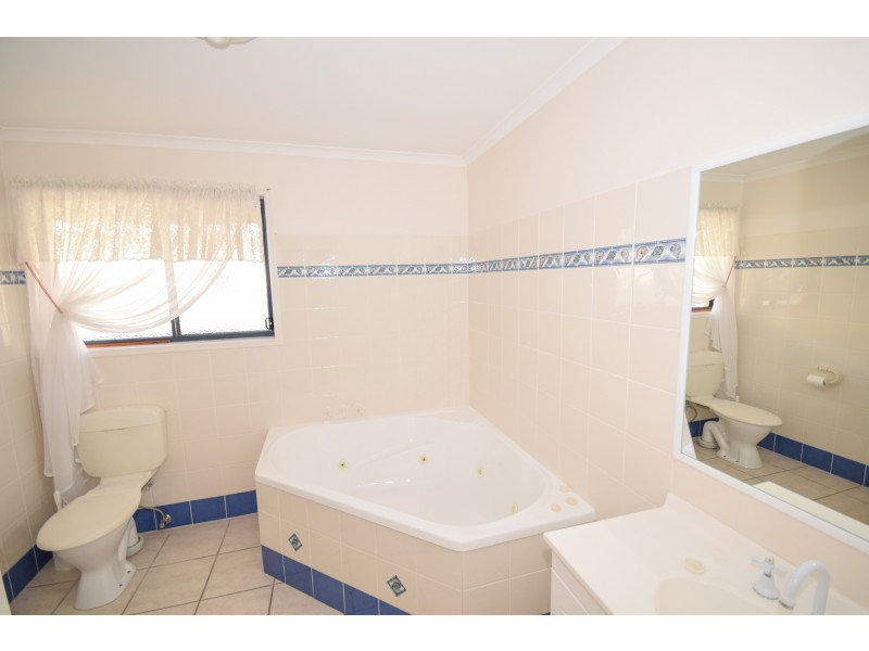 32 Barcoola Place, Twin Waters QLD 4564