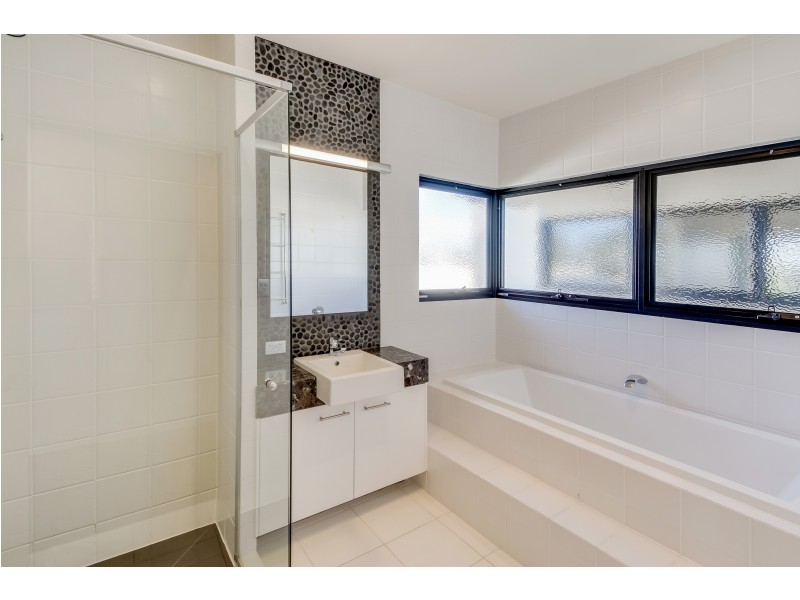 25 Seahorse Dr, Twin Waters QLD 4564