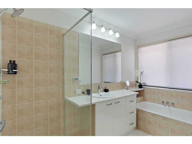 4 Hetherington Drive, Twin Waters QLD 4564