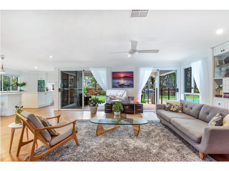 32 Wattlebird Drive, Twin Waters QLD 4564