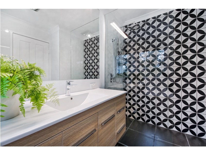 32 Wattlebird Drive, Twin Waters QLD 4564