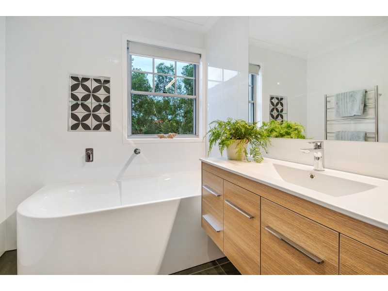 32 Wattlebird Drive, Twin Waters QLD 4564