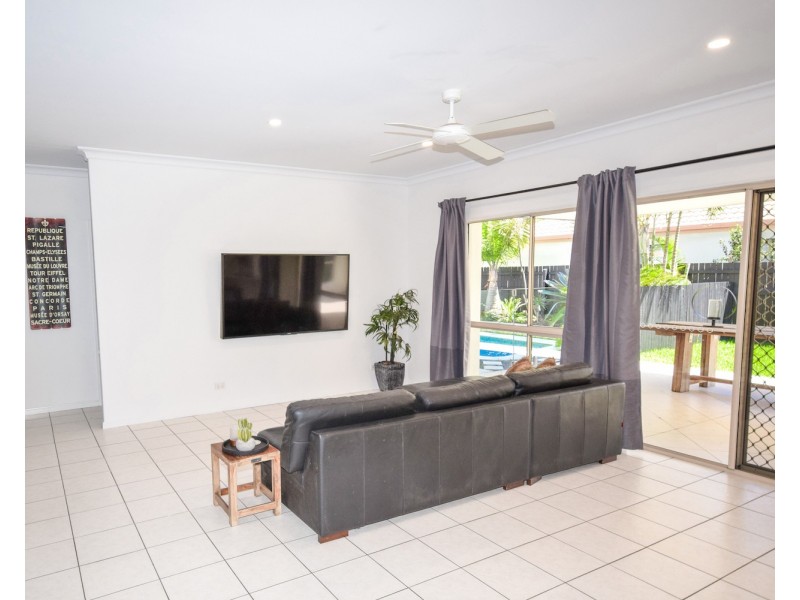 7 Baker-Finch Place, Twin Waters QLD 4564