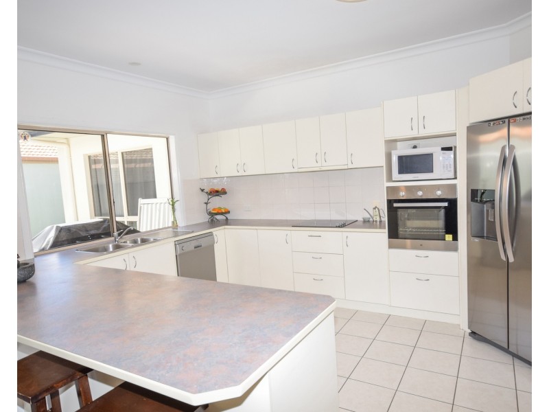 7 Baker-Finch Place, Twin Waters QLD 4564