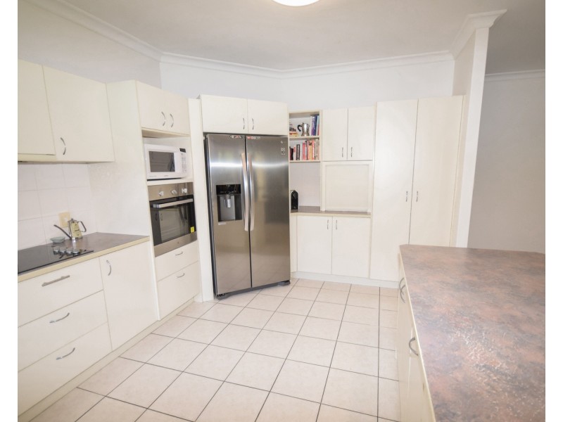 7 Baker-Finch Place, Twin Waters QLD 4564