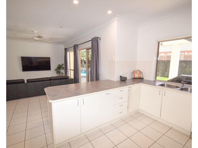 7 Baker-Finch Place, Twin Waters QLD 4564