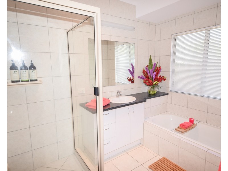 7 Baker-Finch Place, Twin Waters QLD 4564