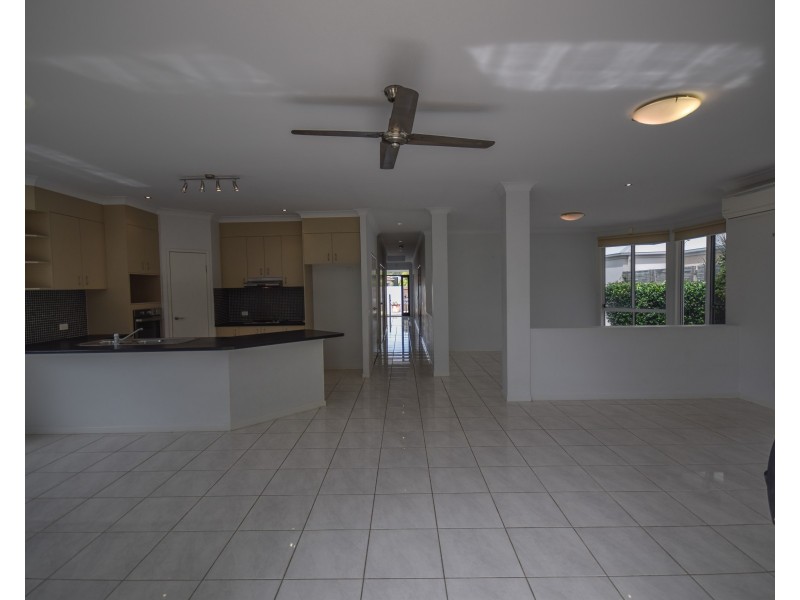 6 Oyster Court, Twin Waters QLD 4564