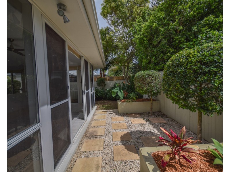 6 Oyster Court, Twin Waters QLD 4564