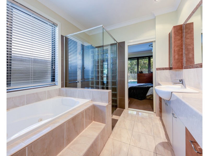 8 Peatling Lane, Twin Waters QLD 4564