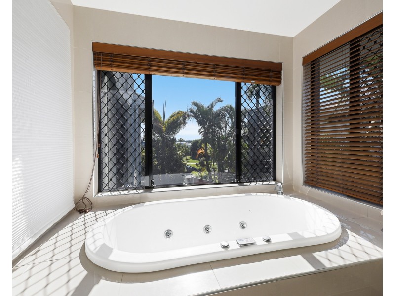 71 Baywater Drive, Twin Waters QLD 4564