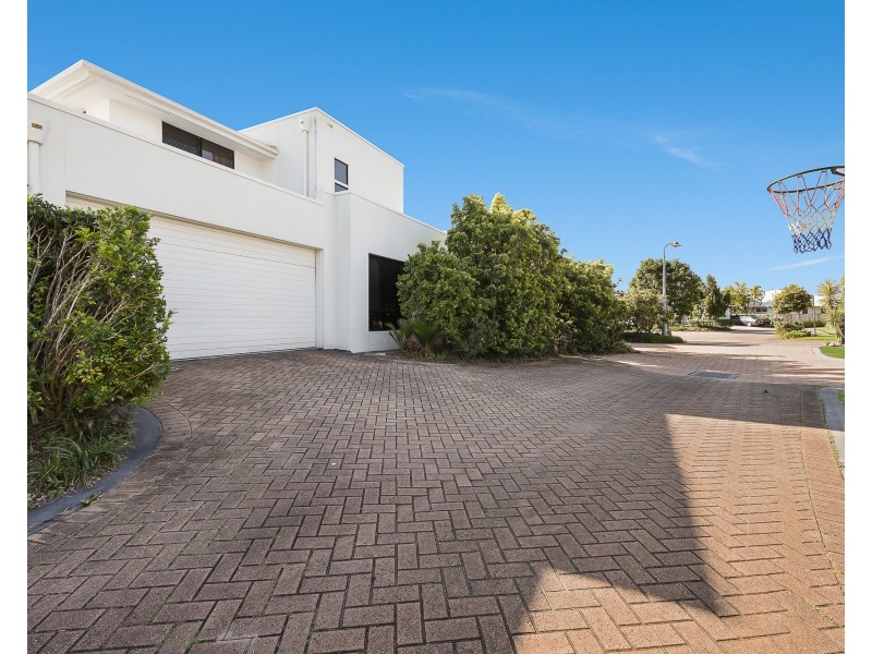 71 Baywater Drive, Twin Waters QLD 4564