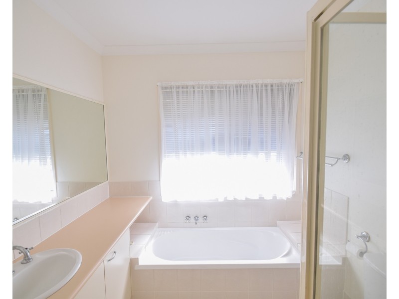 4 Glenwood Place, Twin Waters QLD 4564