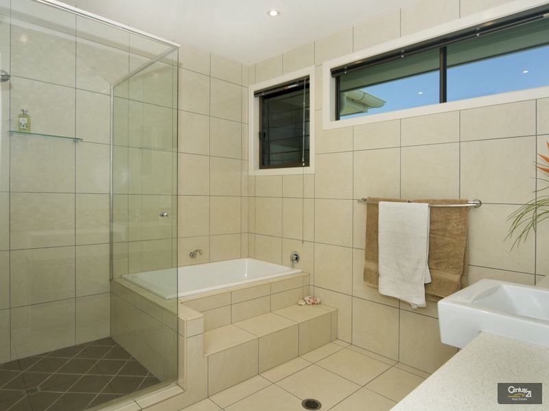 12 Staysail Place, Twin Waters QLD 4564