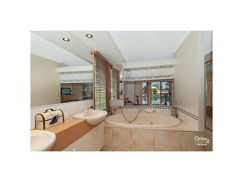 9 Mariner Place, Twin Waters QLD 4564