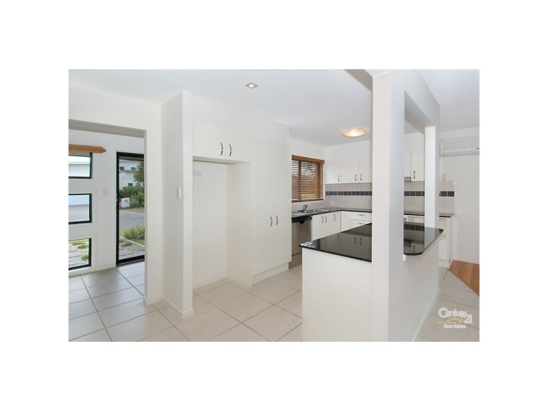 1/2 Suzanne Close, Mudjimba QLD 4564